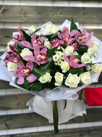 Букет цветов из: Розы и Хризантемы в Романовке