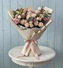 Букет цветов из:  Розы и Лизиантусы в Романовке