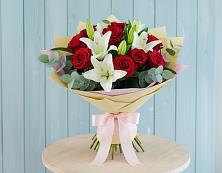 Букет цветов из:  Лилии и Розы в Романовке