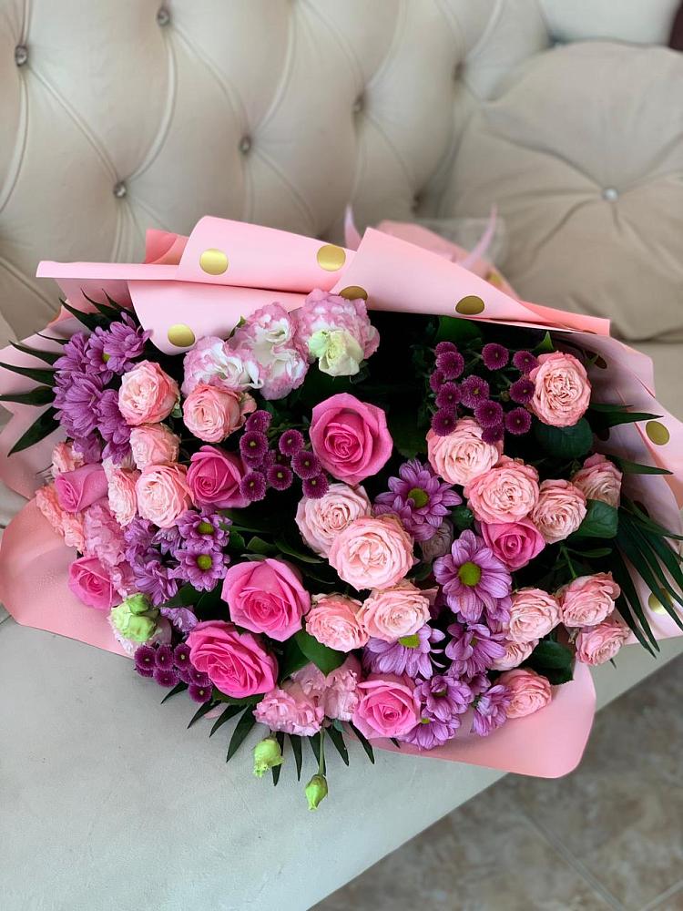 Букет цветов из: Хризантемы, Розы и Лизиантусы в Романовке