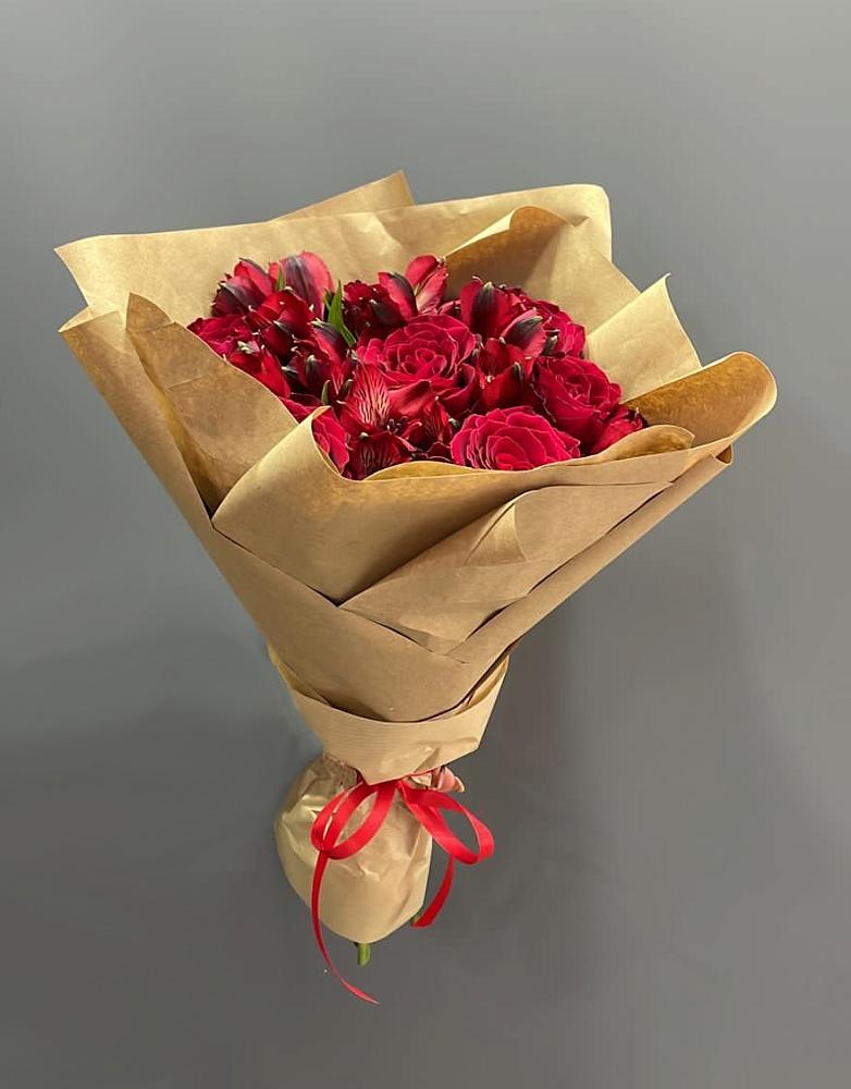 Букет цветов из: Альстромерии и Розы в Романовке