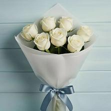 Букет 7 Белых роз Эдлесс Лав в Романовке