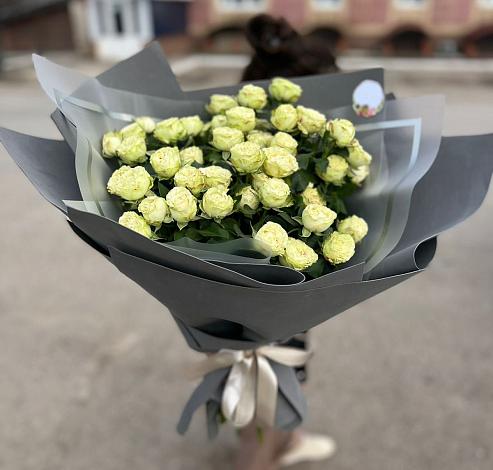 Букет Белые кустовые розы Солинеро в Романовке