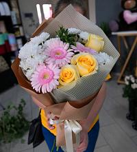 Букет цветов из:  Герберы, Розы и Хризантемы в Романовке