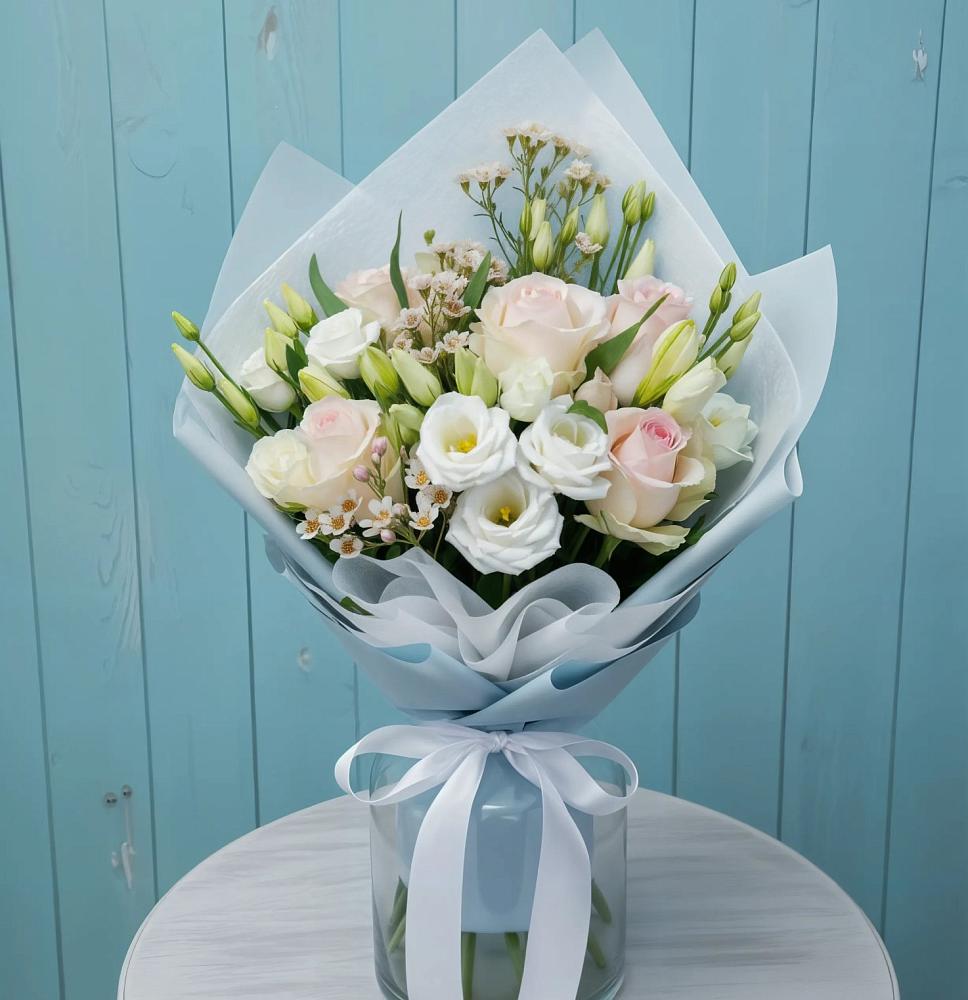 Букет цветов из: Розы и Лизиантусы в Романовке