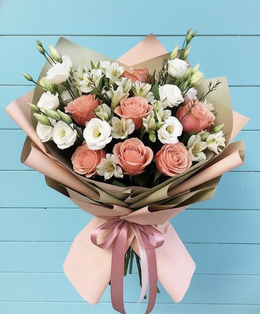 Букет цветов из: Розы, Альстромерии и Лизиантусы в Романовке