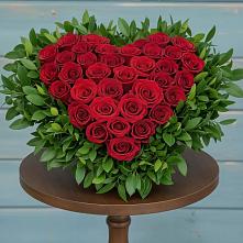 Цветочная композиция из Розы в виде сердца в Романовке