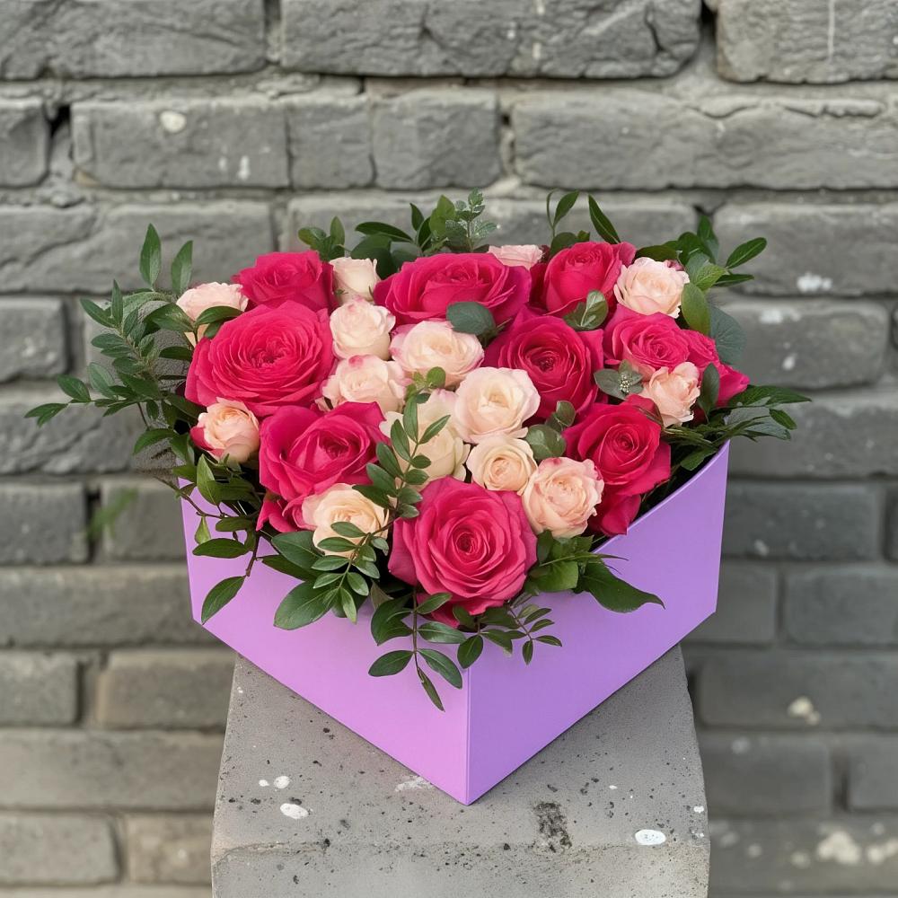 Цветочная композиция из Розы в коробке в Романовке
