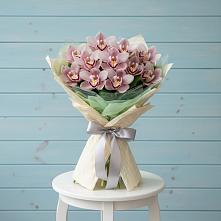 Букет цветов из:  Орхидеи и Розы в Романовке