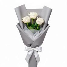 Букет 3 белые розы в Романовке