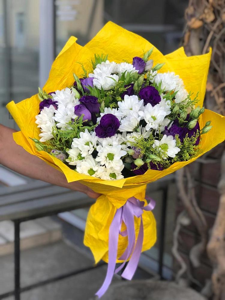 Букет цветов из: Ирисы, Хризантемы и Ромашки в Романовке
