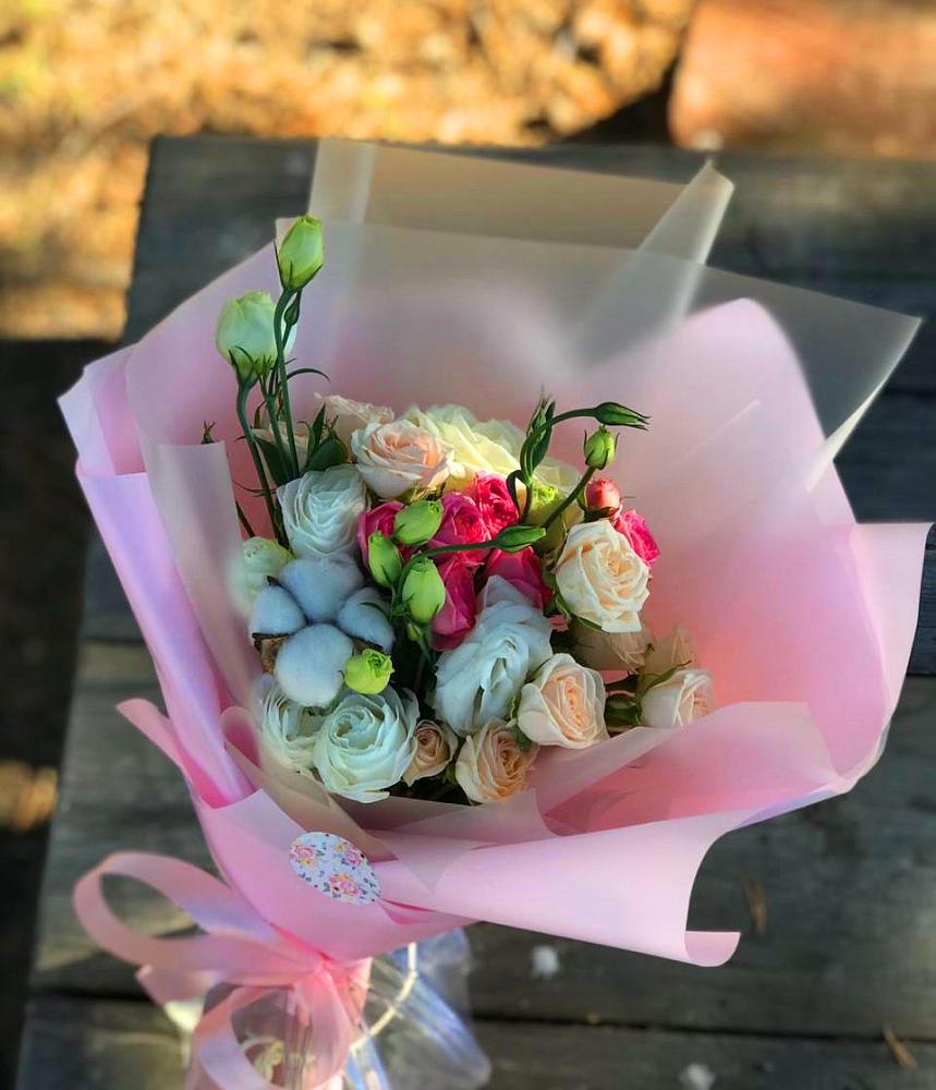 Букет цветов из: Розы и Лизиантусы в Романовке