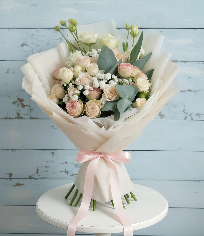 Букет цветов из: Розы и Лизиантусы в Романовке