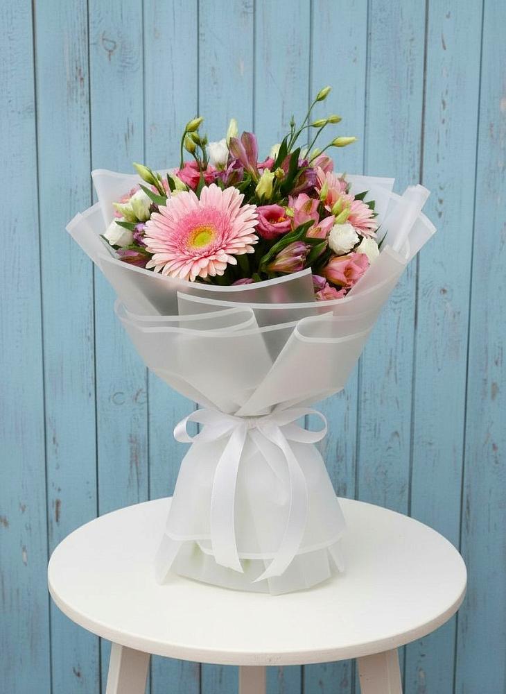 Букет цветов из: Герберы, Альстромерии и Лизиантусы в Романовке