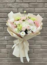 Букет цветов из:  Гвоздики, Розы, Лизиантусы и Хризантемы в Романовке