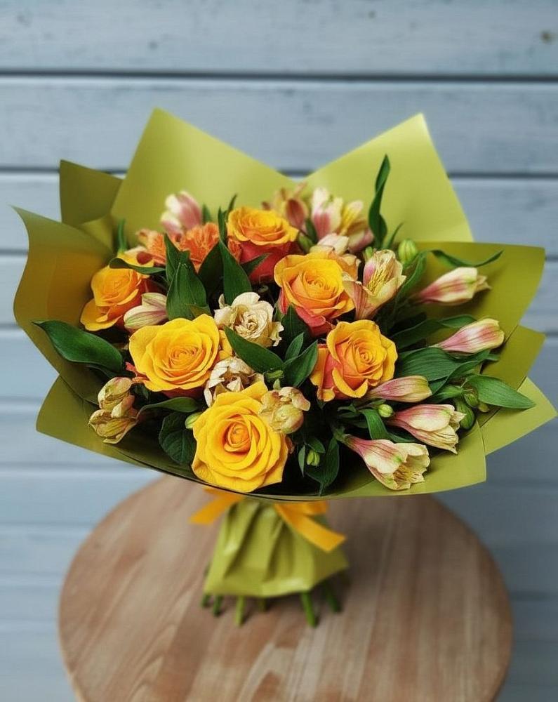 Букет цветов из: Альстромерии и Розы в Романовке