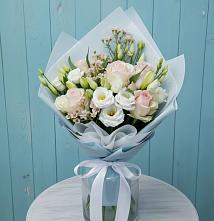 Букет цветов из:  Розы и Лизиантусы в Романовке