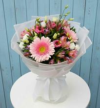 Букет цветов из:  Герберы, Альстромерии и Лизиантусы в Романовке