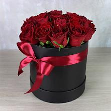 Цветочная композиция из Розы в шляпной коробке в Романовке