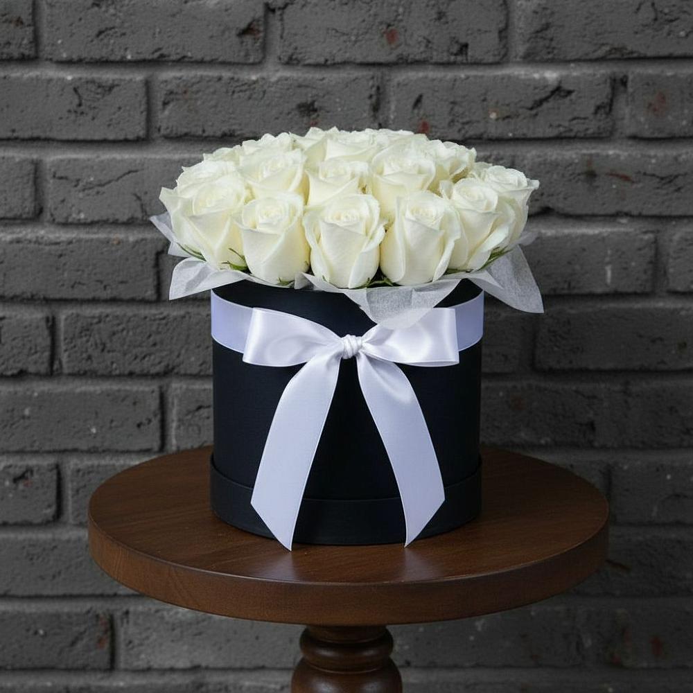 Цветочная композиция из Розы в шляпной коробке в Романовке