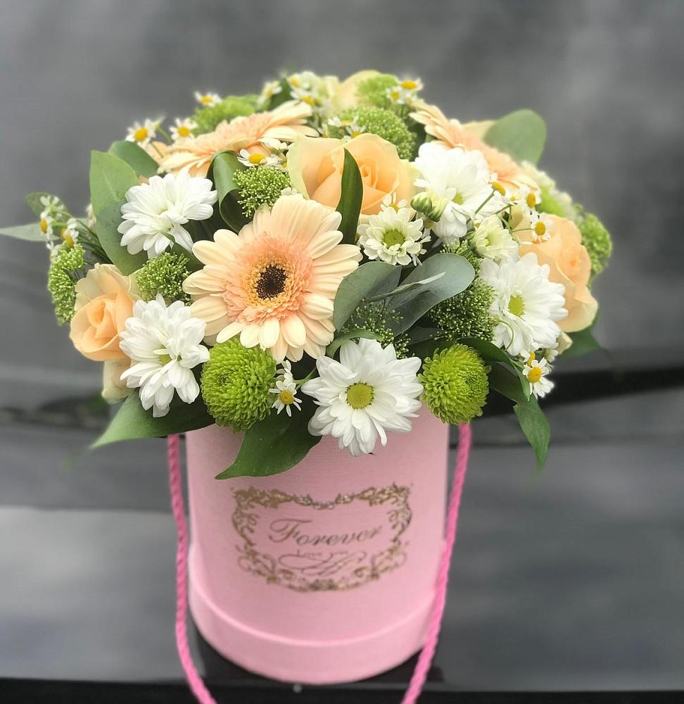 Цветочная композиция из Розы, Герберы и Хризантемы в шляпной коробке в Романовке