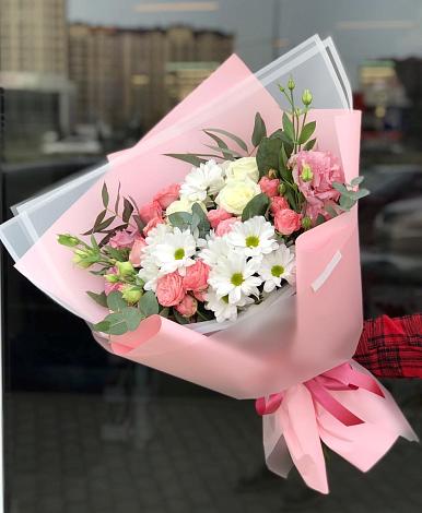 Букет цветов из: Розы, Лизиантусы и Хризантемы в Романовке